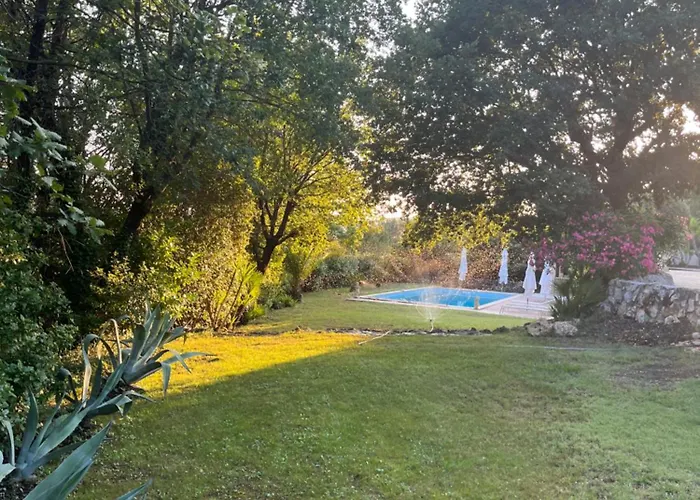 Rez De Villa , Beau Jardin Avec Piscine
